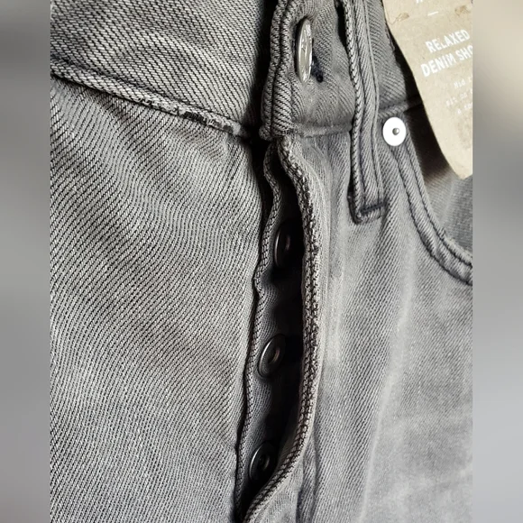 Madewell Gray Denim Shorts Raw Hem Mid Rise Relaxed Fit | Western Festival Vibe - Picture 4 of 8